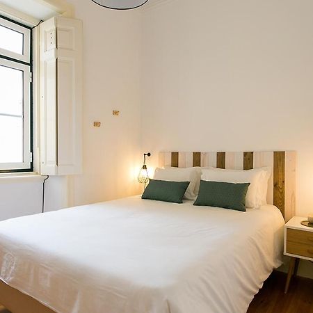 Lovelystay - Cozy 3Bdr Apartment In Estrela リスボン エクステリア 写真