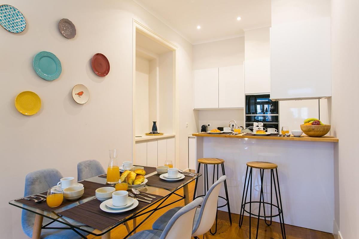 Lovelystay - Cozy 3Bdr Apartment In Estrela リスボン エクステリア 写真