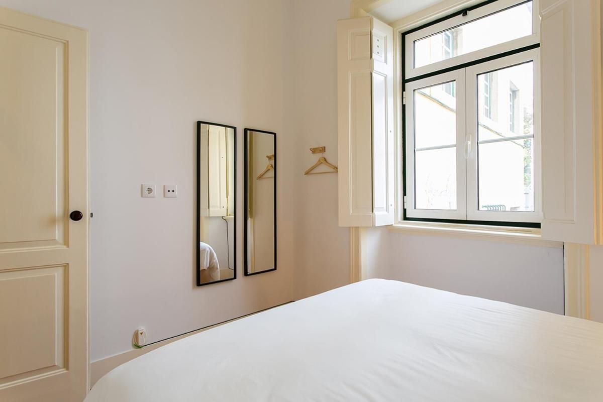 Lovelystay - Cozy 3Bdr Apartment In Estrela リスボン エクステリア 写真