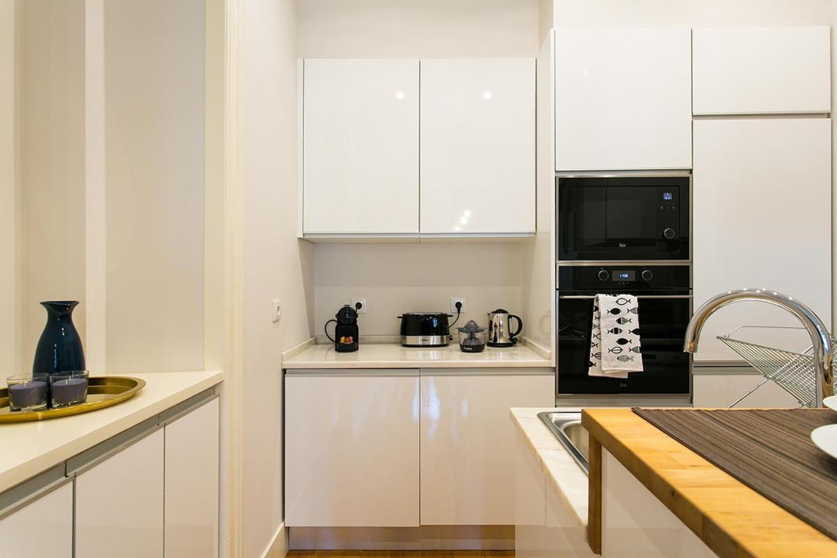 Lovelystay - Cozy 3Bdr Apartment In Estrela リスボン エクステリア 写真