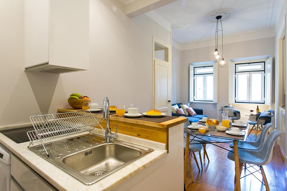 Lovelystay - Cozy 3Bdr Apartment In Estrela リスボン エクステリア 写真
