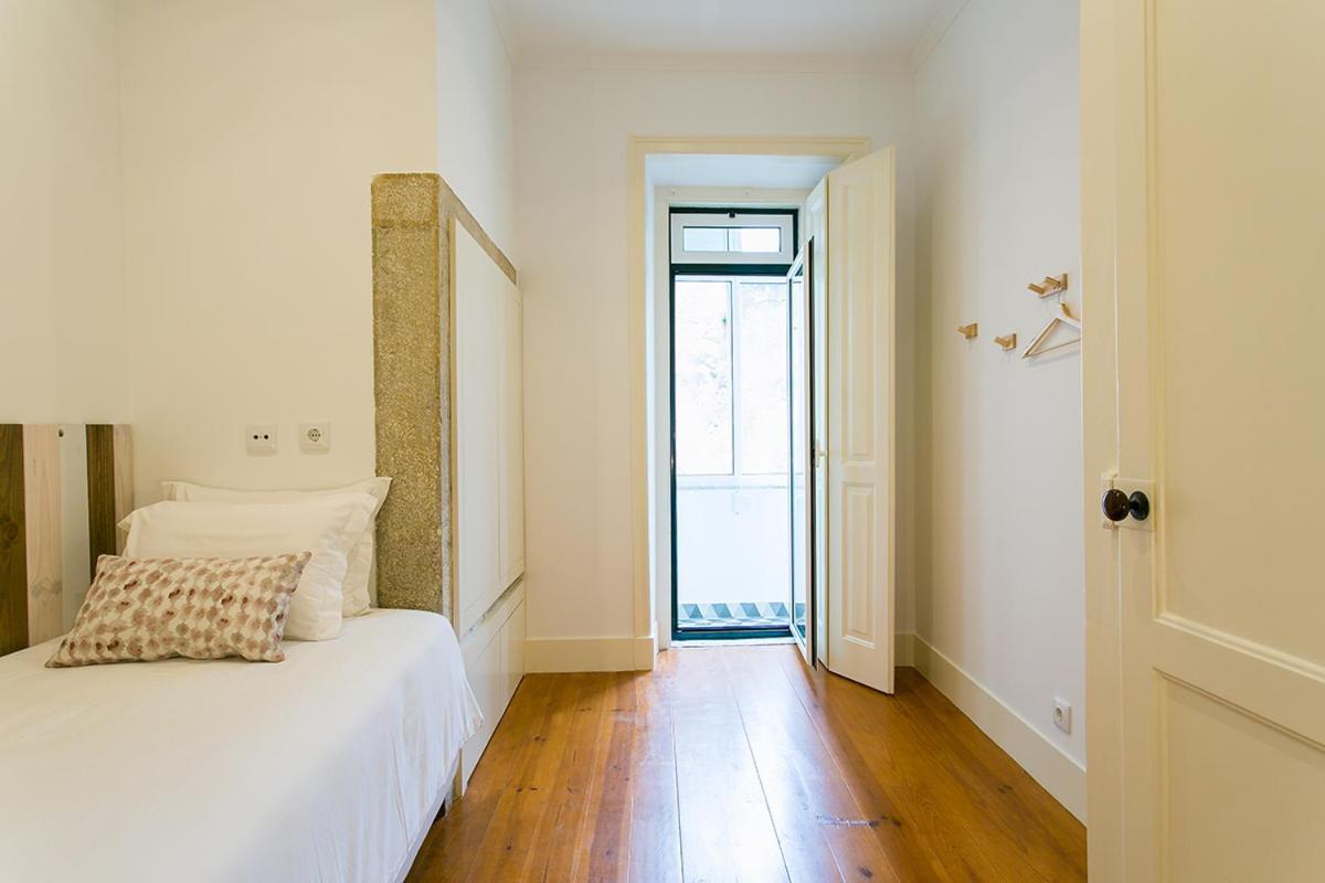 Lovelystay - Cozy 3Bdr Apartment In Estrela リスボン エクステリア 写真